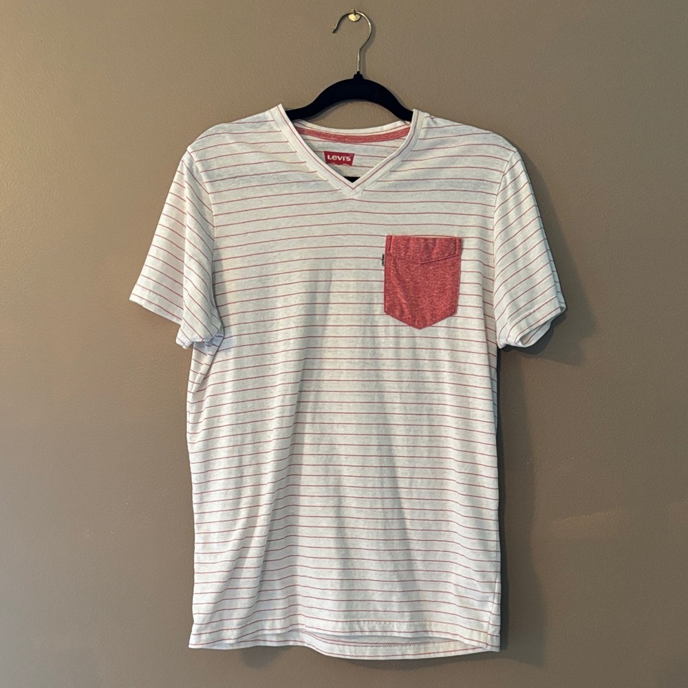 Levi's White Tee with Red Pocket